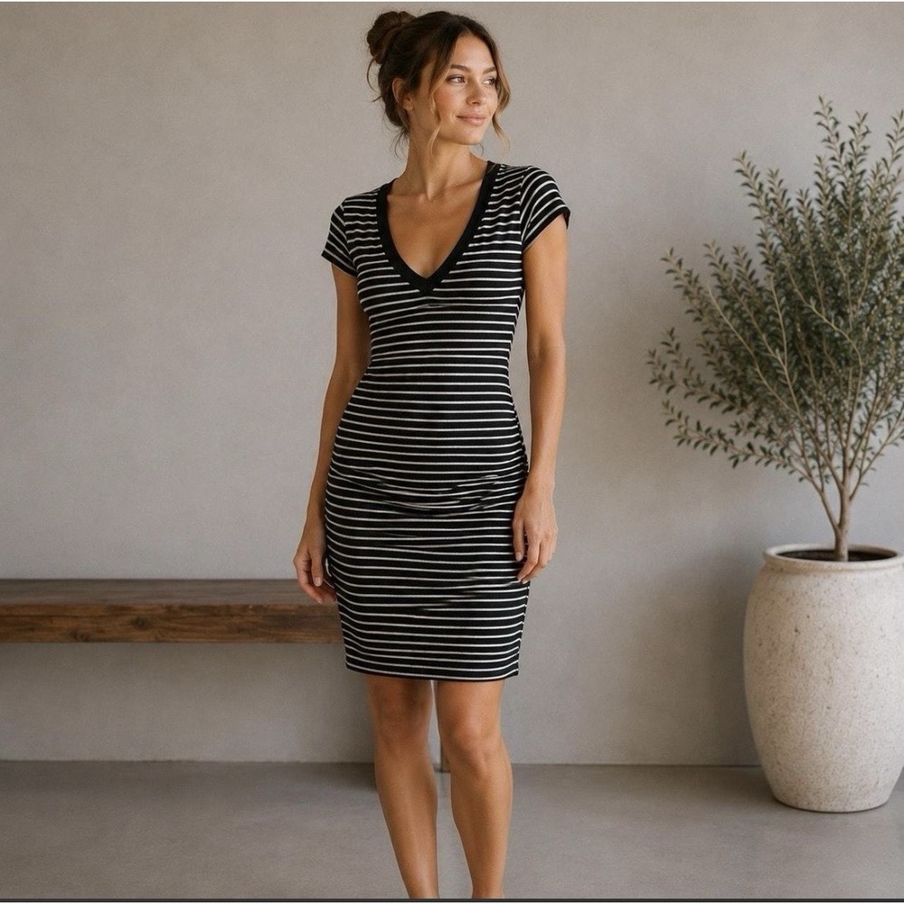 Athleta Women's Striped Tee Dress in Charcoal Heather Size Small #983209 - Picture 6 of 9